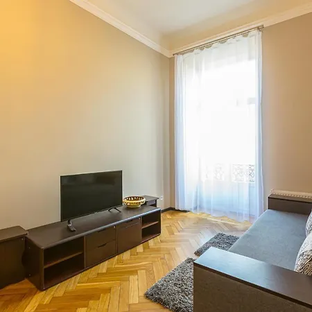 центр на вулиці проспект шевченка 12 навпроти макдональса з балконом Apartment Lemberg