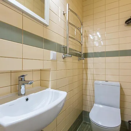 центр на вулиці проспект шевченка 12 навпроти макдональса з балконом * Lemberg