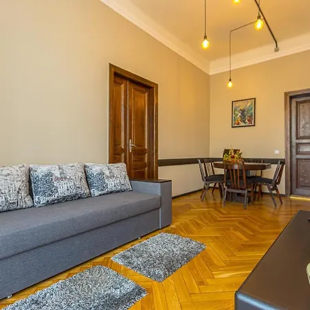 центр на вулиці проспект шевченка 12 навпроти макдональса з балконом Apartment