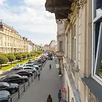 центр на вулиці проспект шевченка 12 навпроти макдональса з балконом Apartment