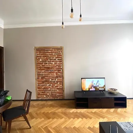 центр на вулиці проспект шевченка 12 навпроти макдональса з балконом