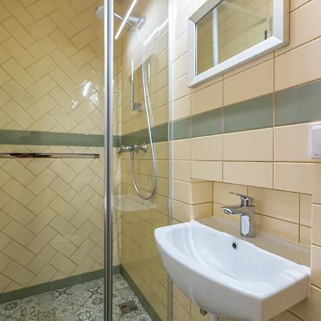 центр на вулиці проспект шевченка 12 навпроти макдональса з балконом Daire *