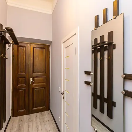 центр на вулиці проспект шевченка 12 навпроти макдональса з балконом * 利沃夫