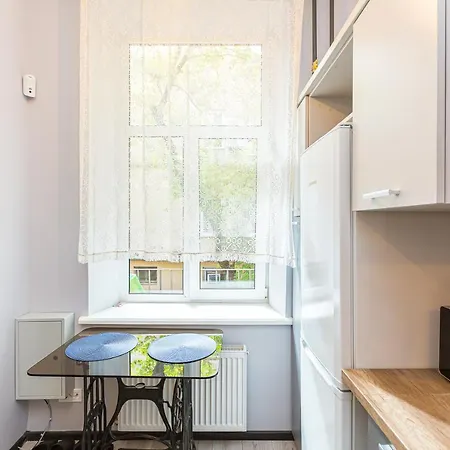 центр на вулиці проспект шевченка 12 навпроти макдональса з балконом 利沃夫