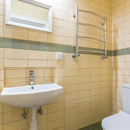 центр на вулиці проспект шевченка 12 навпроти макдональса з балконом Daire Lviv