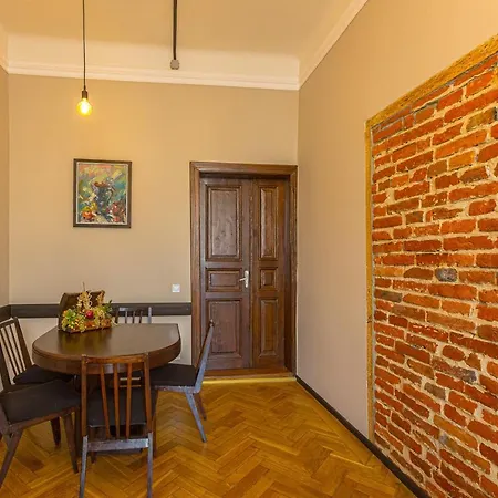 Daire центр на вулиці проспект шевченка 12 навпроти макдональса з балконом