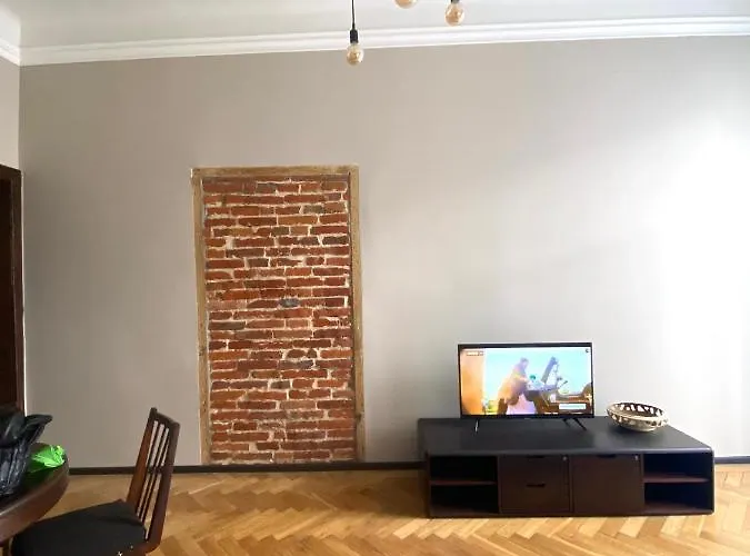 центр на вулиці проспект шевченка 12 навпроти макдональса з балконом