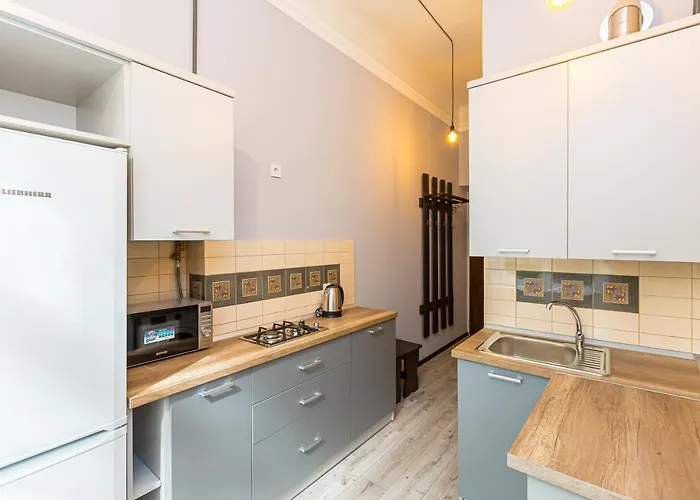 центр на вулиці проспект шевченка 12 навпроти макдональса з балконом