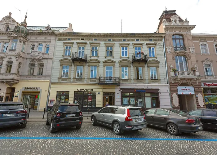 центр на вулиці проспект шевченка 12 навпроти макдональса з балконом Lviv